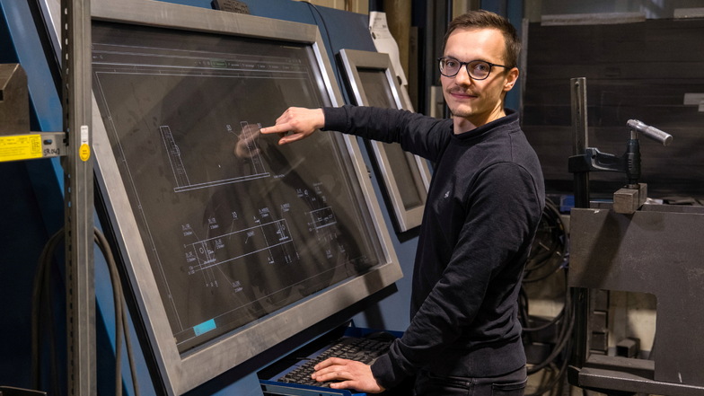 Paul Fiebiger steht als Bauingenieur nicht mehr am Reissbrett, er konstruiert mit Computertechnik. Der junge Mann ist bei Metallbau Schubert in Markersdorf beschäftigt.