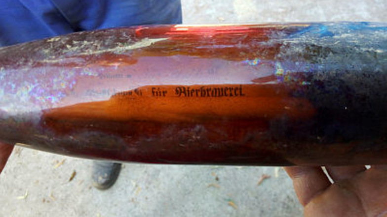 Die vor einer Woche gefundene Bierflasche aus dem Gebäude der Bergbrauerei hat jetzt ihre Geheimnisse offenbart.
