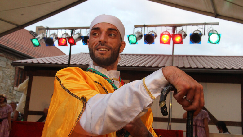 Stark und männlich präsentierten sich die Tänzer der Folkloregruppe „Farben Algeriens“, die auf der Bühne in Kockels Hof auftraten. Sie begeisterten das Publikum mit exotischem Flair.