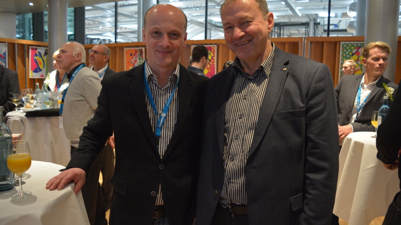 Der Ehrenvorsitzende des IVD, Karl-Heinz Weiss (rechts) und IVD-Schatzmeister Rainer Hummelsheim freuten sich über das große Interesse an der vom Verband organisierten Veranstaltung.