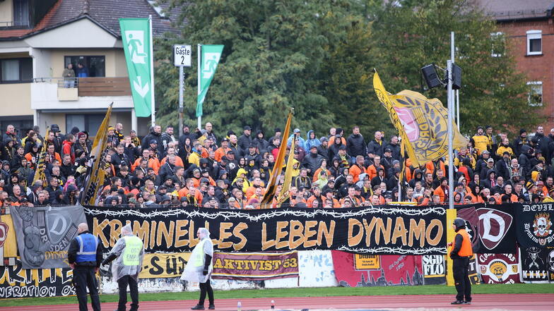 Am 1. Oktober hatten einige Dynamo-Fans am Rande des Drittliga-Spiels gegen Bayreuth eine Imbissbude zerstört und Polizisten angegriffen. Nun wurde ein Teil des Schadens beziffert.