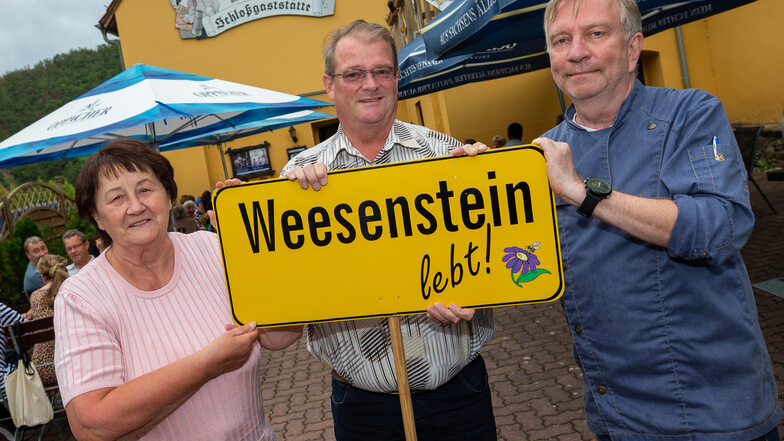 Aus dem trotzigen „Weesenstein lebt“ wird ein Hilferuf: Roswitha Rehwald, Jörg Glöckner und Axel Prussak (v.l.).