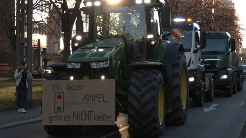 Auch in Chemnitz (Foto) und Leipzig waren die Landwirte auf der Straße, um ihrem Ärger Luft zu machen. Die Agrargenossenschaft Ebersbach war dabei.