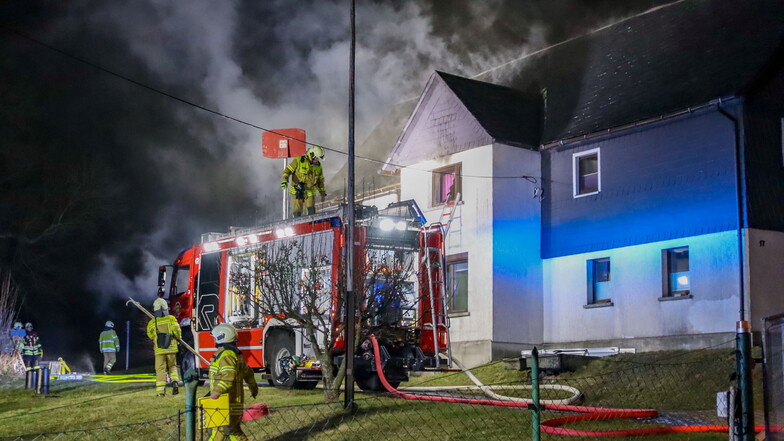 Brand im Leutersdorfer Ortsteil Hetzwalde am 18.02.2024 Foto:Blaulichtreport Zittau