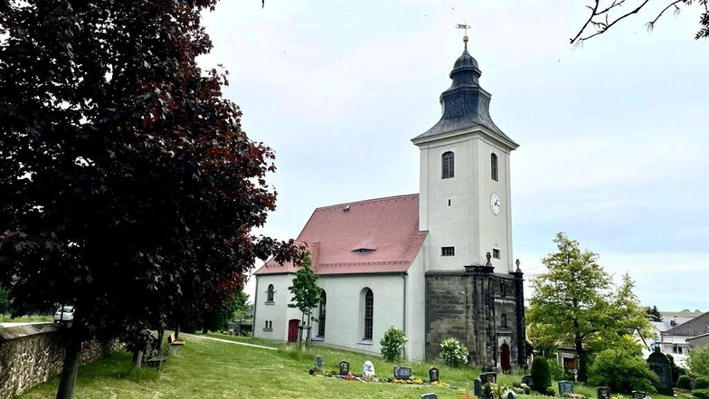 Neben der Kirche in Großerkmannsdorf befindet sich der Pfarrhof mit dem Garten. Dort wird es am Samstagabend musikalisch.