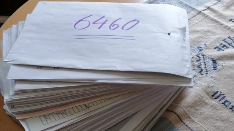 Die Listen mit den 6.460 Unterschriften für die Petition der Löbauer Pflegekräfte zur Rücknahme der Impfpflicht für Mitarbeiter in Gesundheits- und Pflegeberufen.