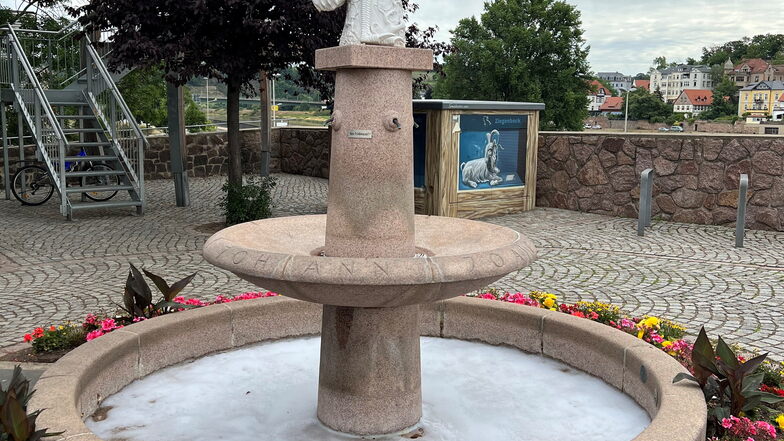 Die Überreste des Schaumbads im Kaendlerbrunnen.