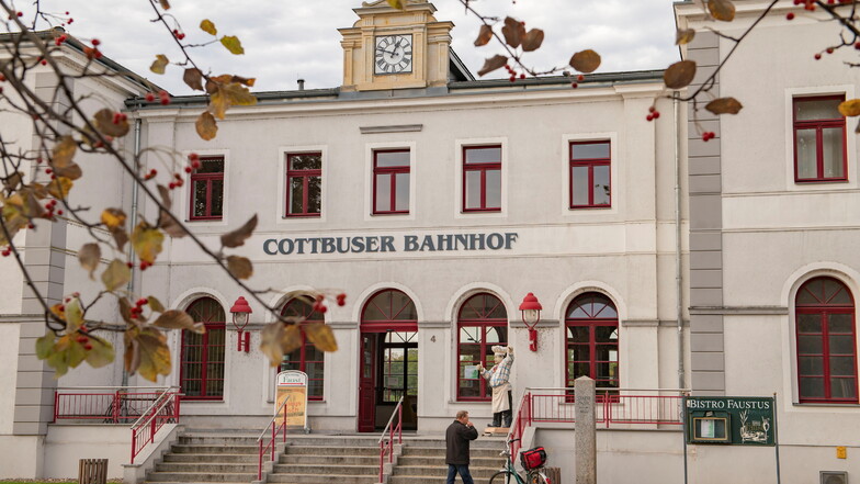 Rund um den Cottbuser Bahnhof in Großenhain soll sich Mitte Mai endlich alles um Eisenbahngeschichte drehen.