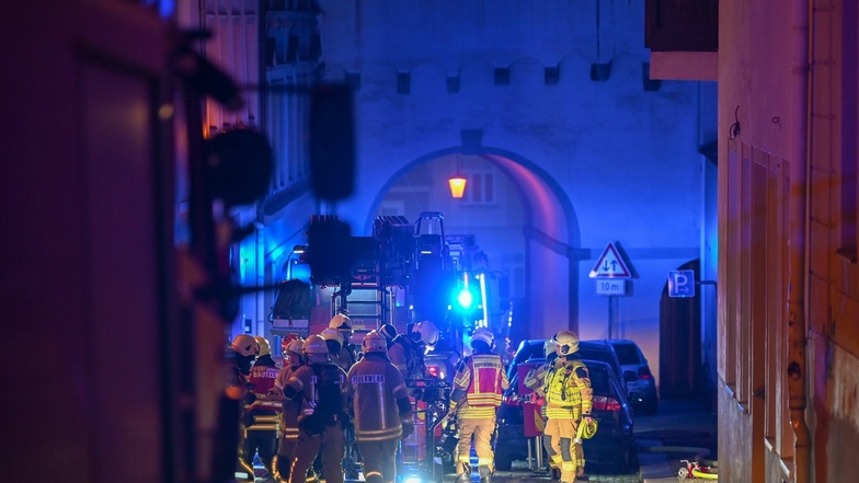 In der Bautzener Innenstadt stand in der Nacht zu Sonntag ein Haus in Flammen. Nun steht fest: Die Bewohner können nicht zurückkehren.