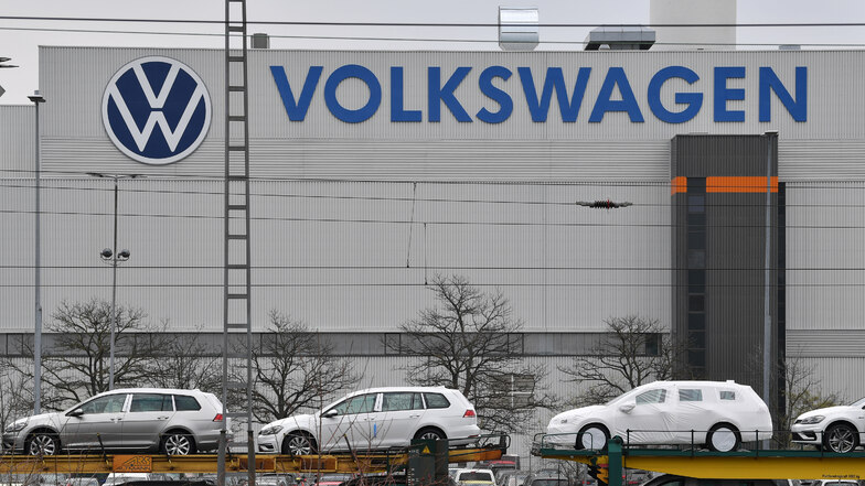 Im Volkswagenwerk in Zwickau läuft die Produktion noch im April wieder an.