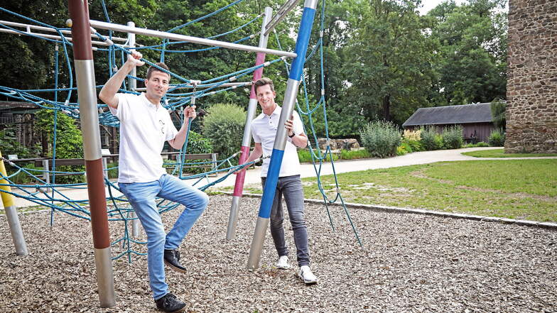 Der alte Präsident und sein Nachfolger: Guido Hähnichen (l.) und Steffen Krechlak sind schon seit Jahren bei den Rotariern. Zuletzt sammelte der Club für ein neues Klettergerüst im Tierpark. Es soll auf der Wiese rechts stehen.