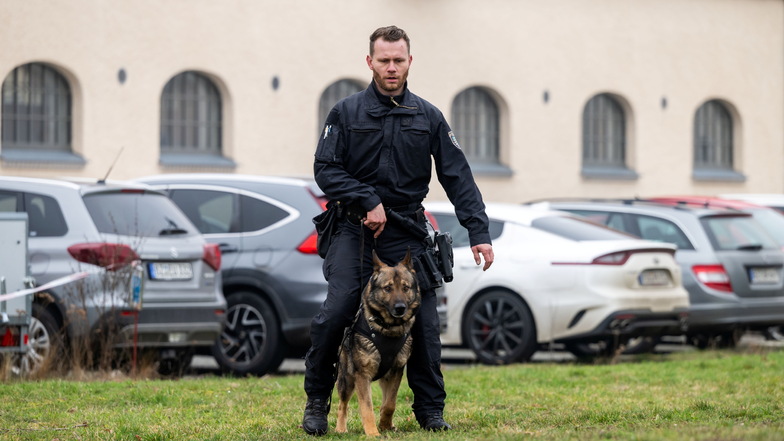 Philipp Keller und Fährten- und Schutzhund Ivan sind ein eingespieltes Team.