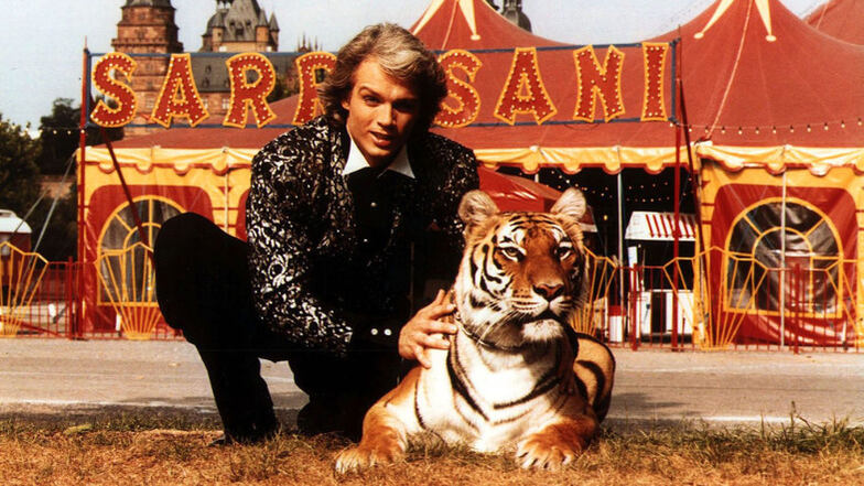 Viele Jahre gehörte die Präsentation von Tigern in Sarrasanis Illusionen zu seinen international gefeierten Markenzeichen.