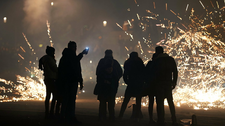 Silvester - das ist auch traditionell mit einem Feuerwerk zur Begrüßung des neuen Jahres verbunden.
