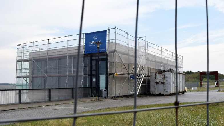 Zur Zeit eingerüstet und abgesperrt ist das Haus 3 der IBA-Terrassen am Großräschener See. Hier sollen mit dem Umbau und der Umgestaltung weitere Tagungsmöglichkeiten in Seenähe entstehen.