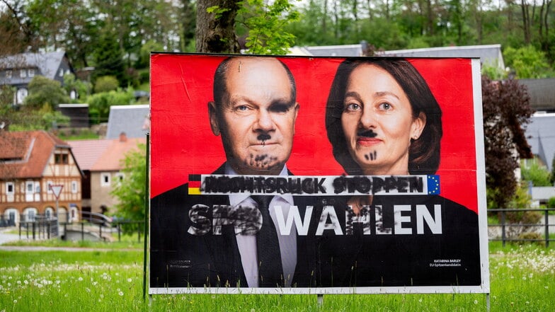 Dieses SPD-Plakat in Weigsdorf-Köblitz ist nur eins von unzähligen beschmierten und beschädigten Wahlplakaten im Landkreis Bautzen. Dabei hat der Wahlkampf erst begonnen.