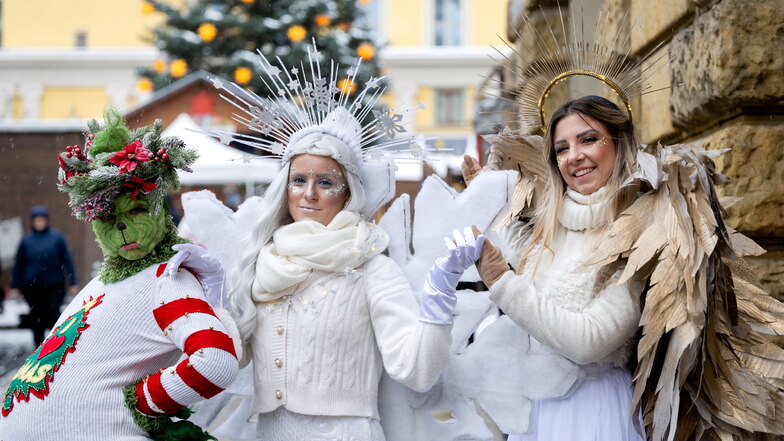 Das Team der Bautzener Agentur „Angels in Motion“ begeisterte die Besucher am 3. Dezember 2023 beim Bautzener Wenzelsmarkt.