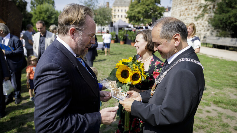 Filmemacher Michael de Normier war auch im August bei der Vereidigung des neuen Görlitzer Oberbürgermeisters Octavian Ursu zugegen und gratulierte ihm anschließend herzlich. 