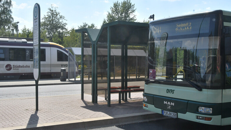 Auf die Bahn ist kein Verlass. Deshalb fordert die Stadt Stolpen, Alternativen zu prüfen. Der Schnellbus und engere Taktzeiten nach Pirna und Neustadt sind da nur zwei Vorschläge.