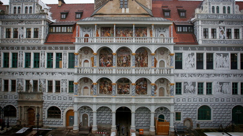 Die Fresken am Altan des Dresdner Schlosses erstrahlen wieder in alter Pracht.