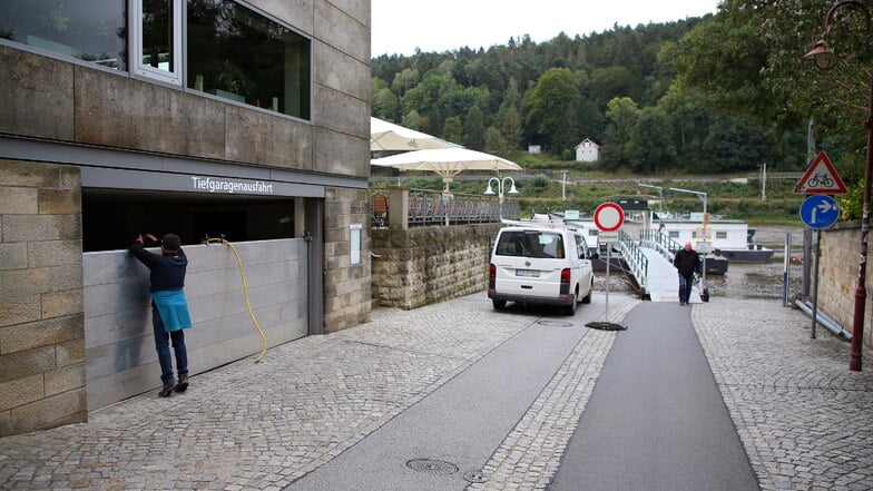 Schotten dicht an der Tiefgarage am Hotel Elbresidenz in Bad Schandau.