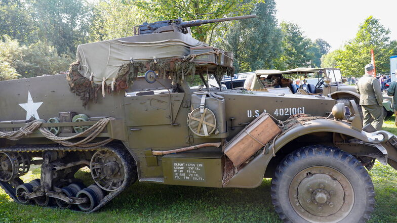 Auch historische Militärfahrzeuge waren zu sehen, wie dieser M3 A1 aus den USA.