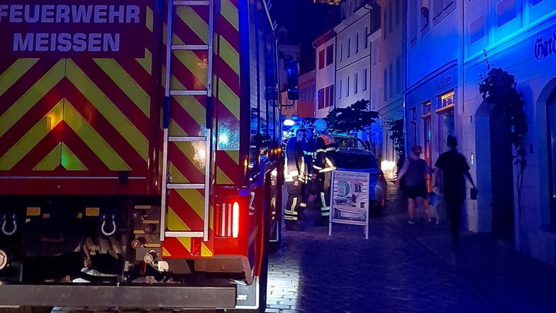 Die Feuerwehr rückte am Donnerstagabend in die Burgstraße aus.