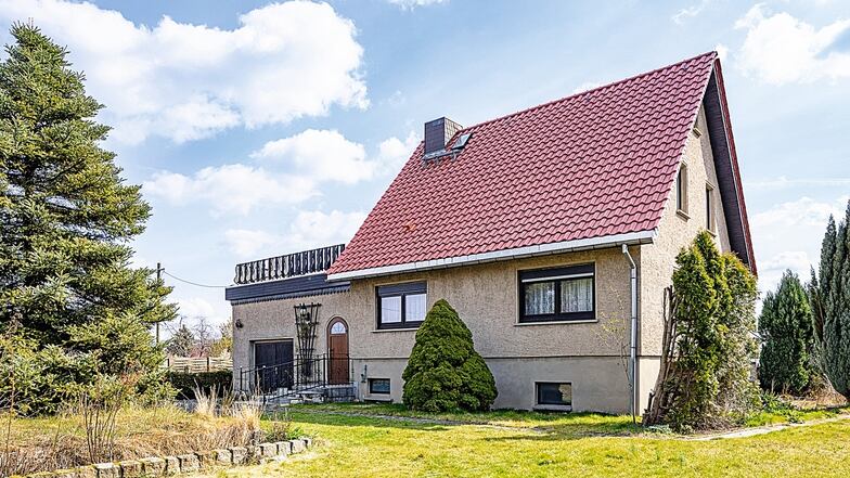 Wohnhaus mit ausgebautem Dachgeschoss in Dresden-Luga / Mindestgebot 598.000 Euro