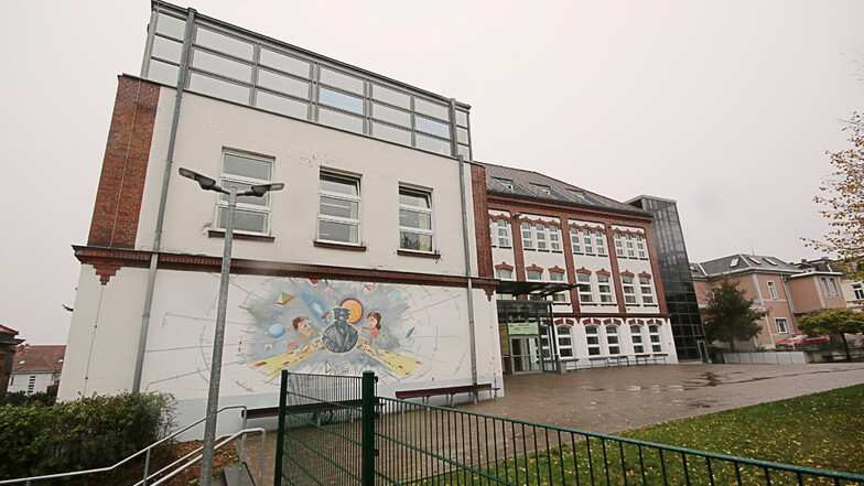 Die Schulleitung der Peter-Apian-Oberschule musste wegen eines Vorfalls die Polizei einschalten. Die ermittelt noch.
