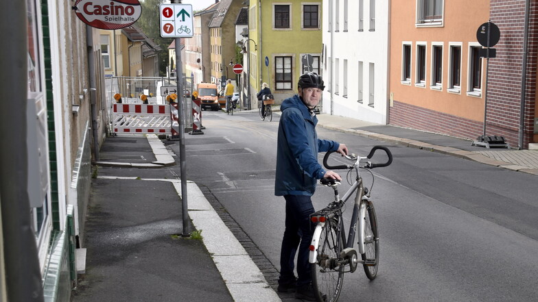 Was gilt denn nun? Die Pirnaer Straße ist stadtauswärts eigentlich für Auto- und Fahrradfahrer gesperrt - doch die Routenbeschreibung zeigt etwas anderes.