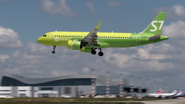 Grün ist die Hoffnung - auch für Dresdens Flughafen: Mit solchen A320neo will die russische Airline S7 ab September von Sachsens Landeshauptstadt nach Moskau-Domodedowo düsen.