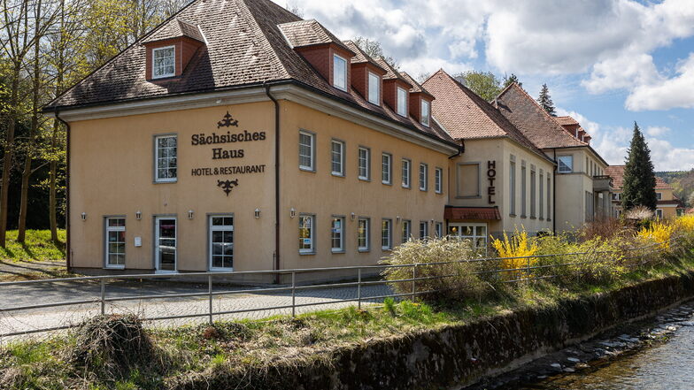 Vom Hotel zum Pflegedienst? Das Berggießhübler Hotel "Sächsisches Haus" ist versteigert.