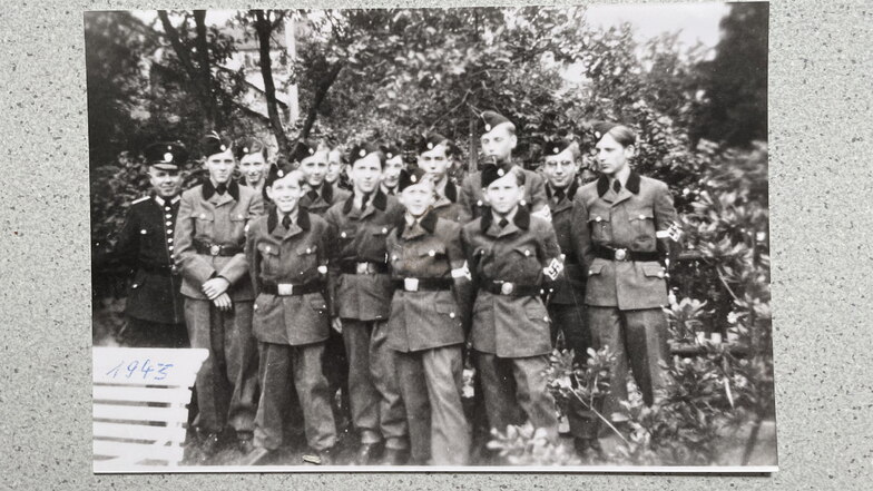 Die Radeberger Hitlerjugend von 1943 - eines von vielen Fotos, die für das Projekt zusammengetragen wurden.