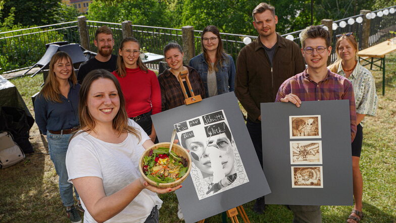 Studierende der Hochschule Zittau/Görlitz bereiten Bautzens ersten Kartoffelsalat-Wettbewerb am 30. Juni vor. Schon einen Tag vorher wird es in der Sundowner Bar eine Ein-Tags-Galerie geben.
