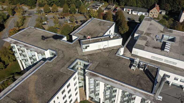 Landeanflug am Krankenhaus Sebnitz: Ein Intensivpatient muss dringend ins Dresdner Herzzentrum gebracht werden.