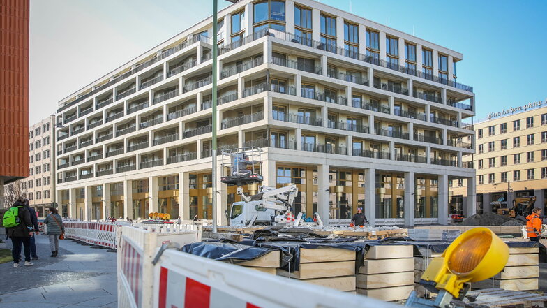 Die Wohnanlage Maryann Apartments am Postplatz wurde 2022 fertiggestellt. Neue Eigentumswohnungen kosteten 2022 in Dresden durchschnittlich 5.480 Euro pro Quadratmeter.
