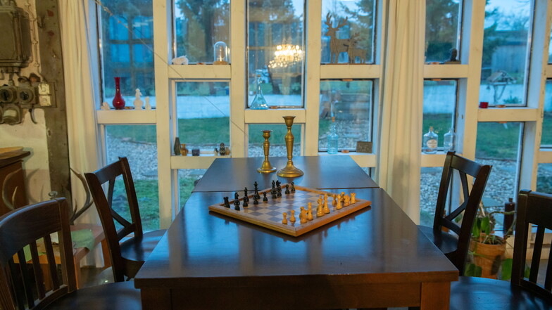 Hier kann man Schach spielen.