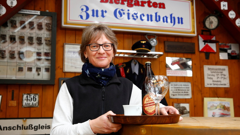 Cornelia Klawitter von der Gaststätte Zur Eisenbahn in Wiesa.