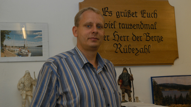 Ein Foto aus besseren Zeiten: Lars Duve in seinem Reisebüro in Görlitz.