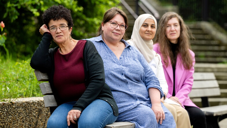 Sie setzen sich im Landkreis Bautzen dafür ein, dass Migranten in der Gesellschaft mehr Gehör finden: Hamida Taamiri, Natalia Deis, Binan Almgharbel und Halimeh Ibrahim (v.l.)