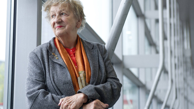 Ingrid Noll wird im Herbst 85, Mitte März wird sie erst mal zur Leipziger Buchmesse kommen.