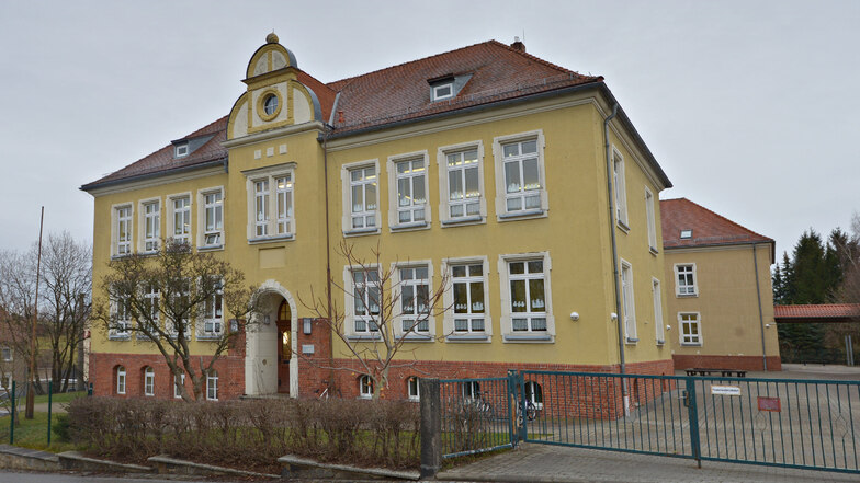 Zum Beginn des neuen Schuljahres soll in der Johann-Gottlieb-Fichte-Grundschule ein neuer Klassenraum gebaut werden.