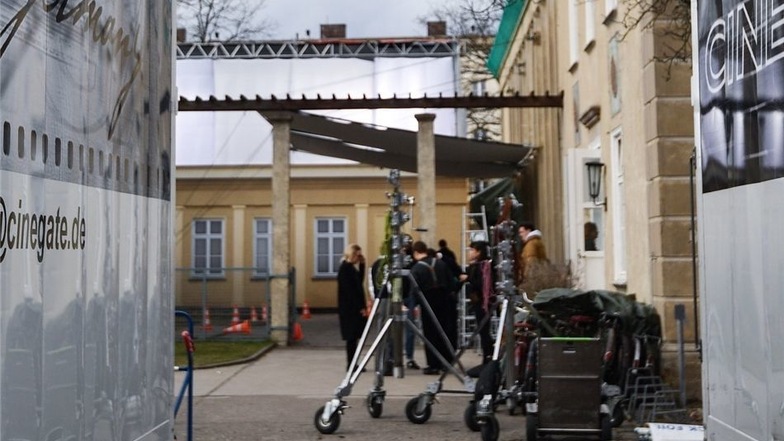 Ein ehemaliges Kinderheim wird im Film zur „Clara-Zetkin-Schule“.