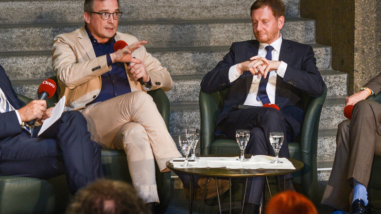 Historiker Andreas Rödder (l.) mit Ministerpräsident Michael Kretschmer beim Cicero-Foyergespräch am Sonntag in der Staatskanzlei in Dresden.