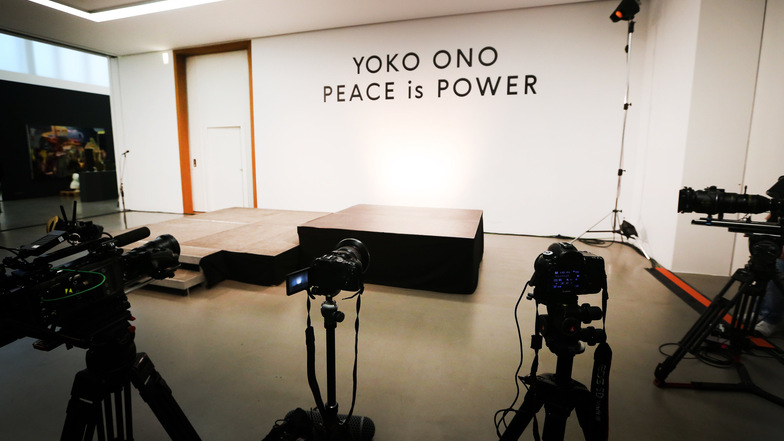 Yoko Ono wurde eigentlich zur Eröffnung der Ausstellung in Leipzig erwartet. Doch die Künstlerin sagte der Termin ab.