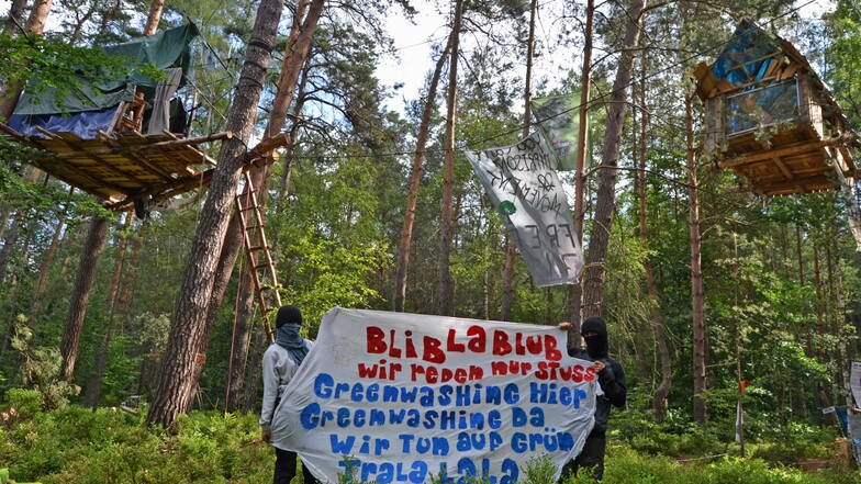 Der Ton wird rauer: Umweltaktivisten im Heibo-Camp bei Würschnitz werfen dem Kiesgrubenbetreiber KBO vor, mit seinen Rekultivierungsmaßnahmen „Greenwashing“ zu betreiben.