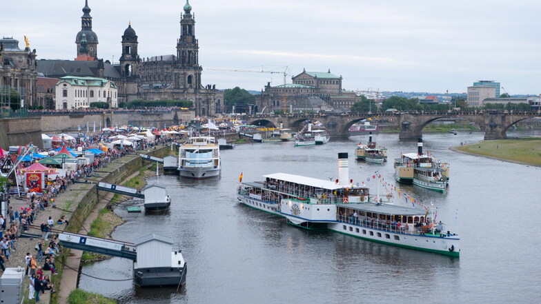 Weiße Flotte feiert Dampfer zum Dresdner Stadtfest