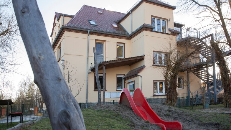 Die Kita Rappelkiste in Königsbrück ist diese Woche wegen des hohen Krankenstandes beim Personal geschlossen. Das sorgt für Frust bei Eltern.