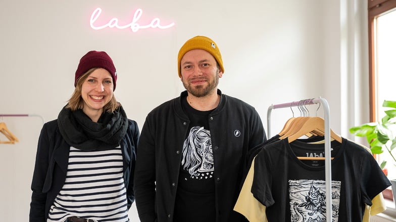 Gerhard Zschau (rechts) eröffnet am 7. Mai in der Sohrstraße 17 zusammen mit seiner Partnerin Nadja Busch den "Laba Flagshipstore".