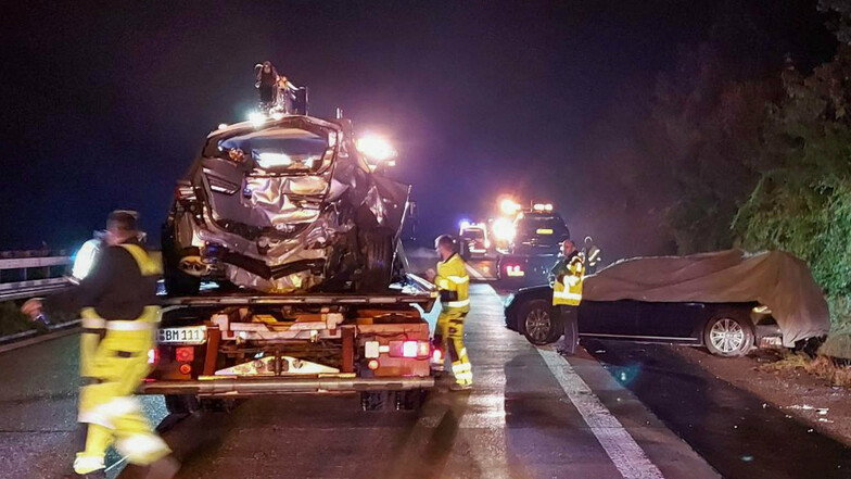 Unfall mit dem Dienstwagen von Kretschmann: Bergung der Wagen